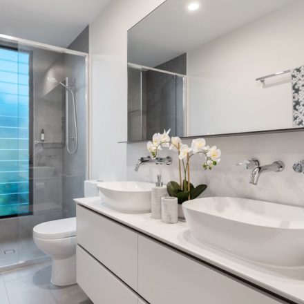 Stylish Bathroom Decor for Relaxing Spa Like Comfort