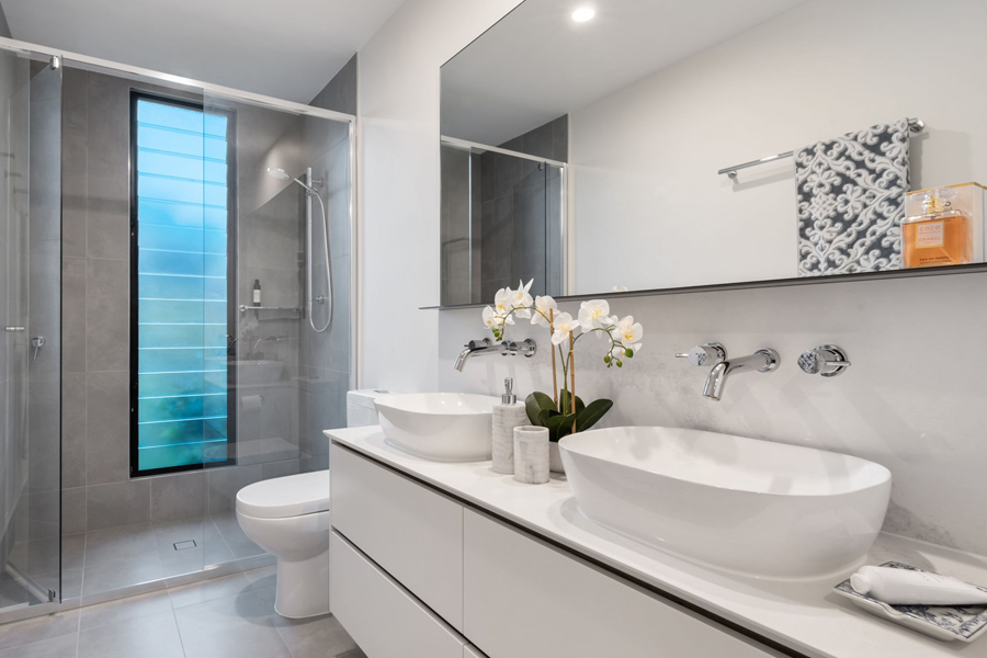Stylish Bathroom Decor for Relaxing Spa Like Comfort