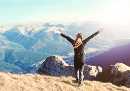Producing Informative Lifestyle Content for Digital Readers